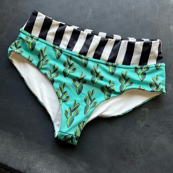 Cactus & Stripes Bathing Suit Bottoms Size Small - Picture 1 of 4